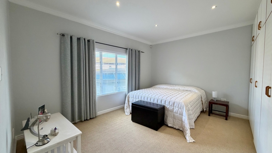 5 Bedroom Property for Sale in Dennegeur Western Cape